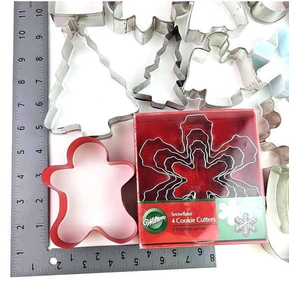 Vintage Christmas Cookie Cutters Metal Lot of 14 plus Wilton Box of 4 Snowflake - Picture 7 of 14